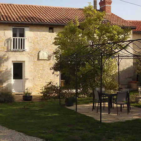 Guest house Maison D'hotes La Dorelle